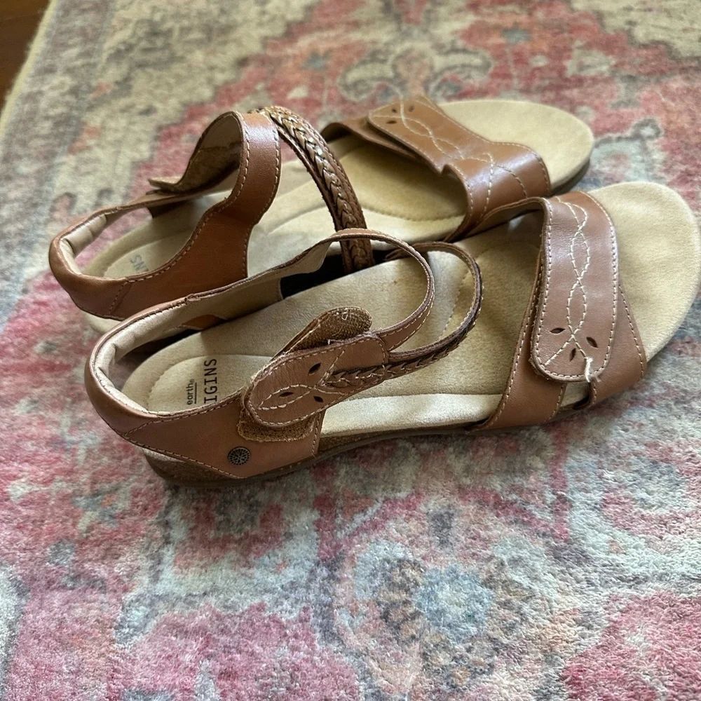 Earth Spirit Bria neutral sandal size 10 W Wide